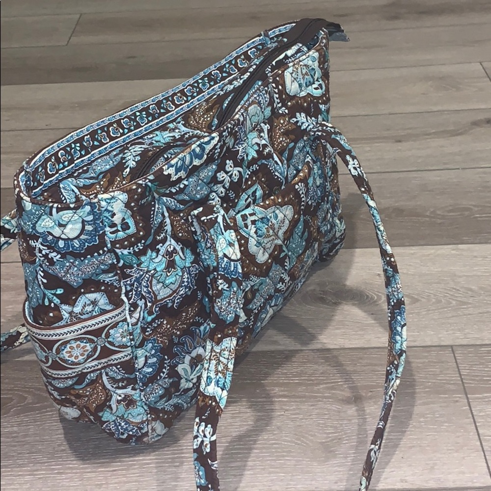 • Vera Bradley bag •